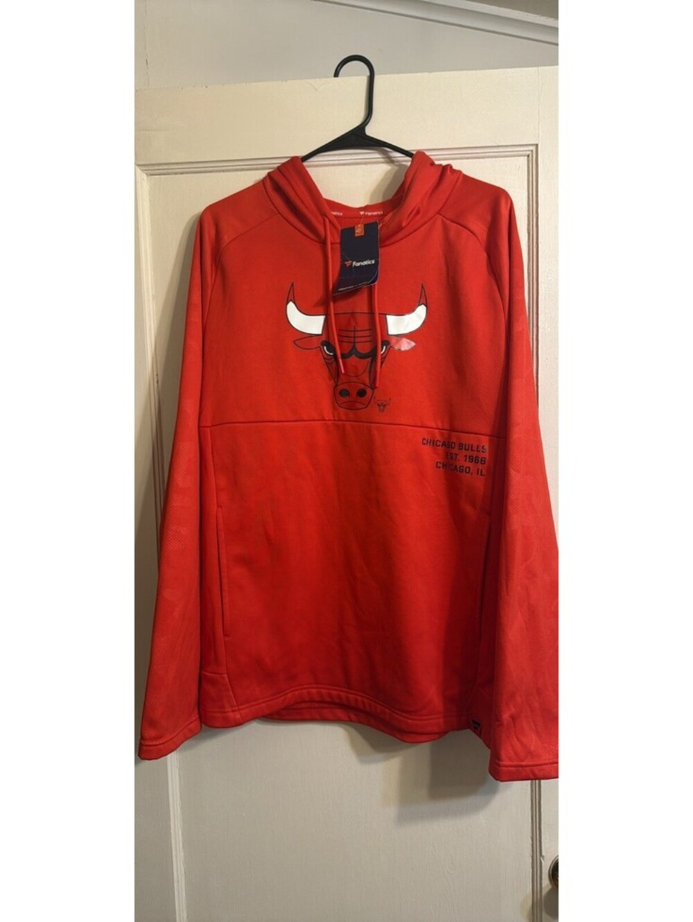 Red Chicago Bulls Fanatics  Hooded Sweatshirt, Size Large New